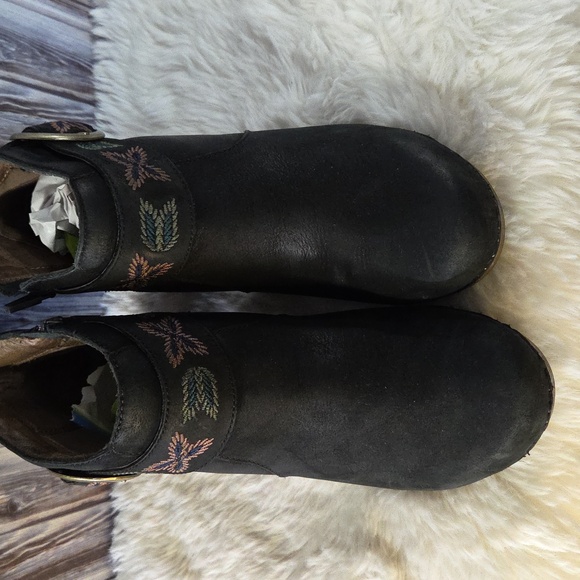 Dansko Leather Black Boots with Embroidered Strap Size 40 - Picture 2 of 7